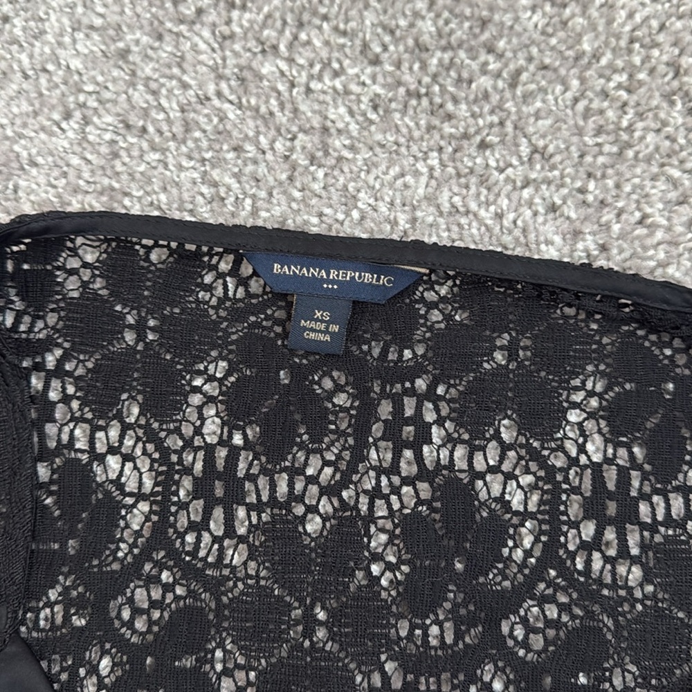 Banana Republic Factory Women’s Lace and Satin Black Blouse Wrap Top - Size XS - Picture 3 of 4
